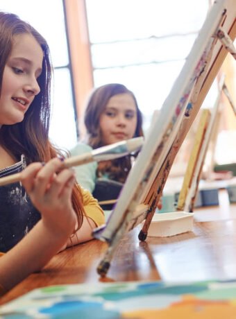 girl-painting